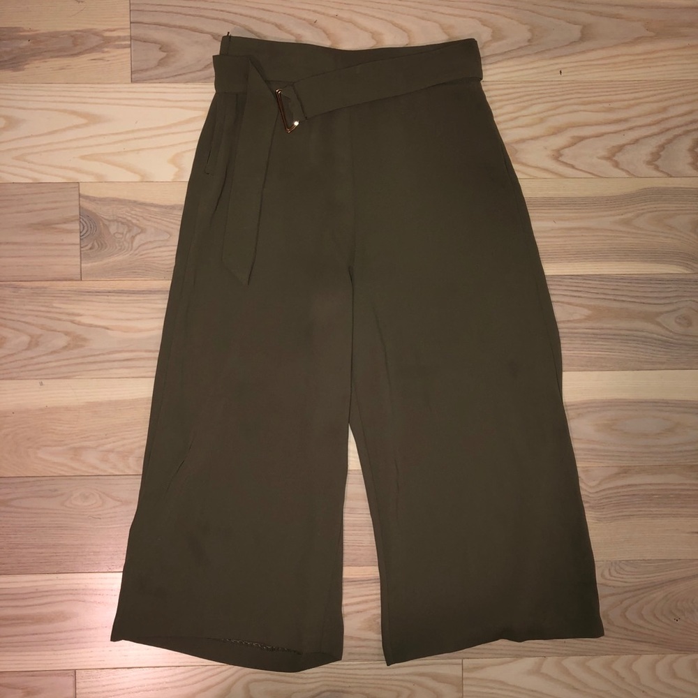 Wide-leg pants